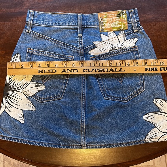 COPY - Levi’s X Farm Rio NWT 26 jean skirt-LAST ONE - Picture 14 of 15